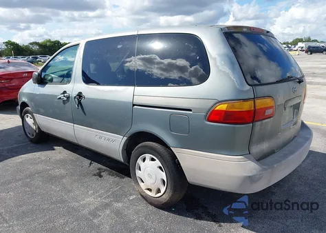 1998 Toyota Sienna Le from USA, damaged, VIN 4T3ZF13C2WU083596